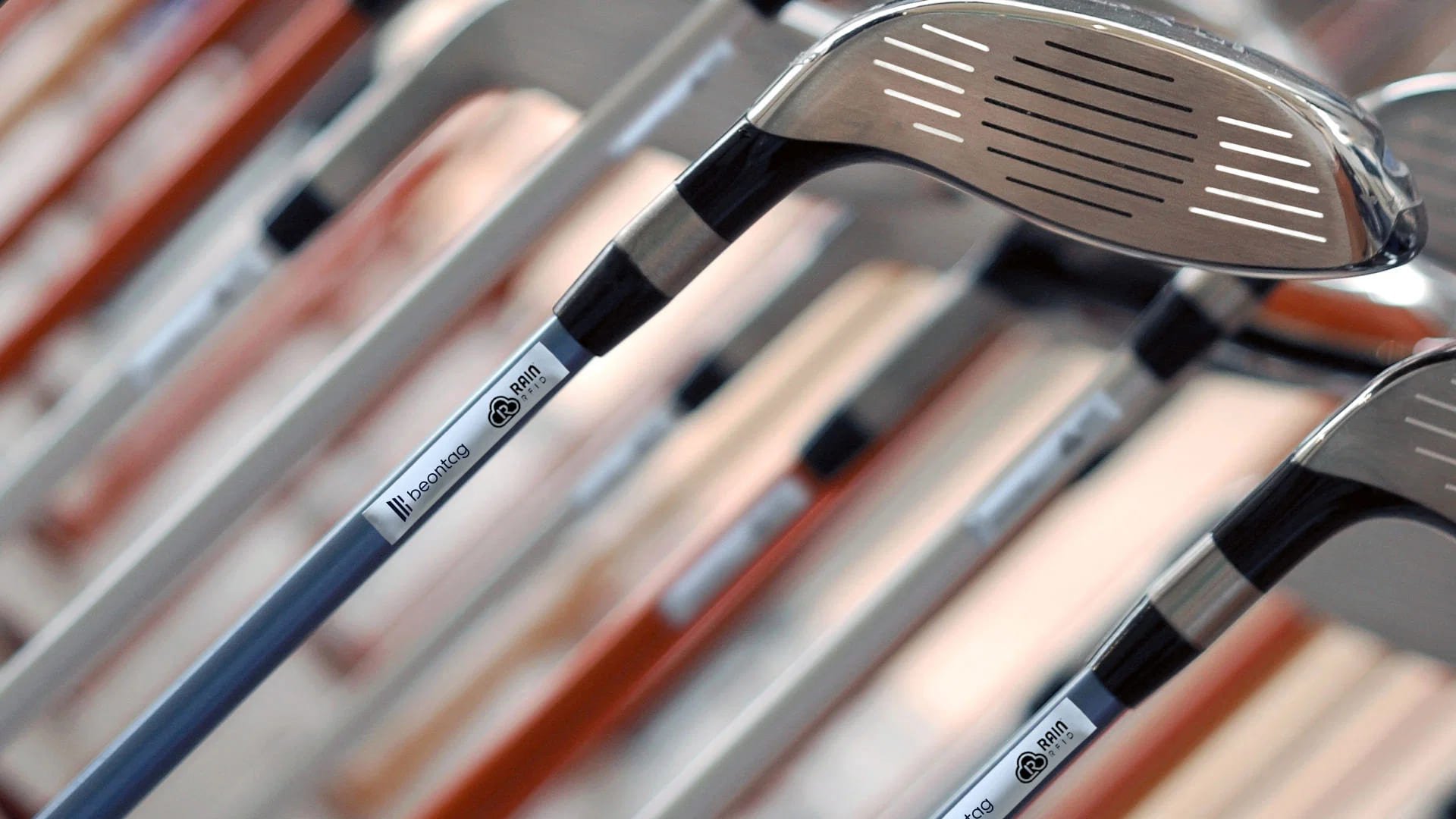 baseball bat with Beontag rfid tag Ferrowave Micro